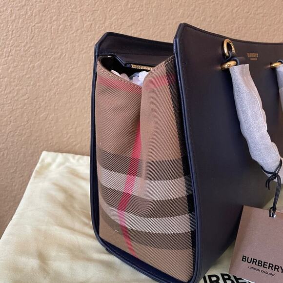 Burberry Banwell Tote navy Leather Shoulder Bag New - Picture 5 of 8